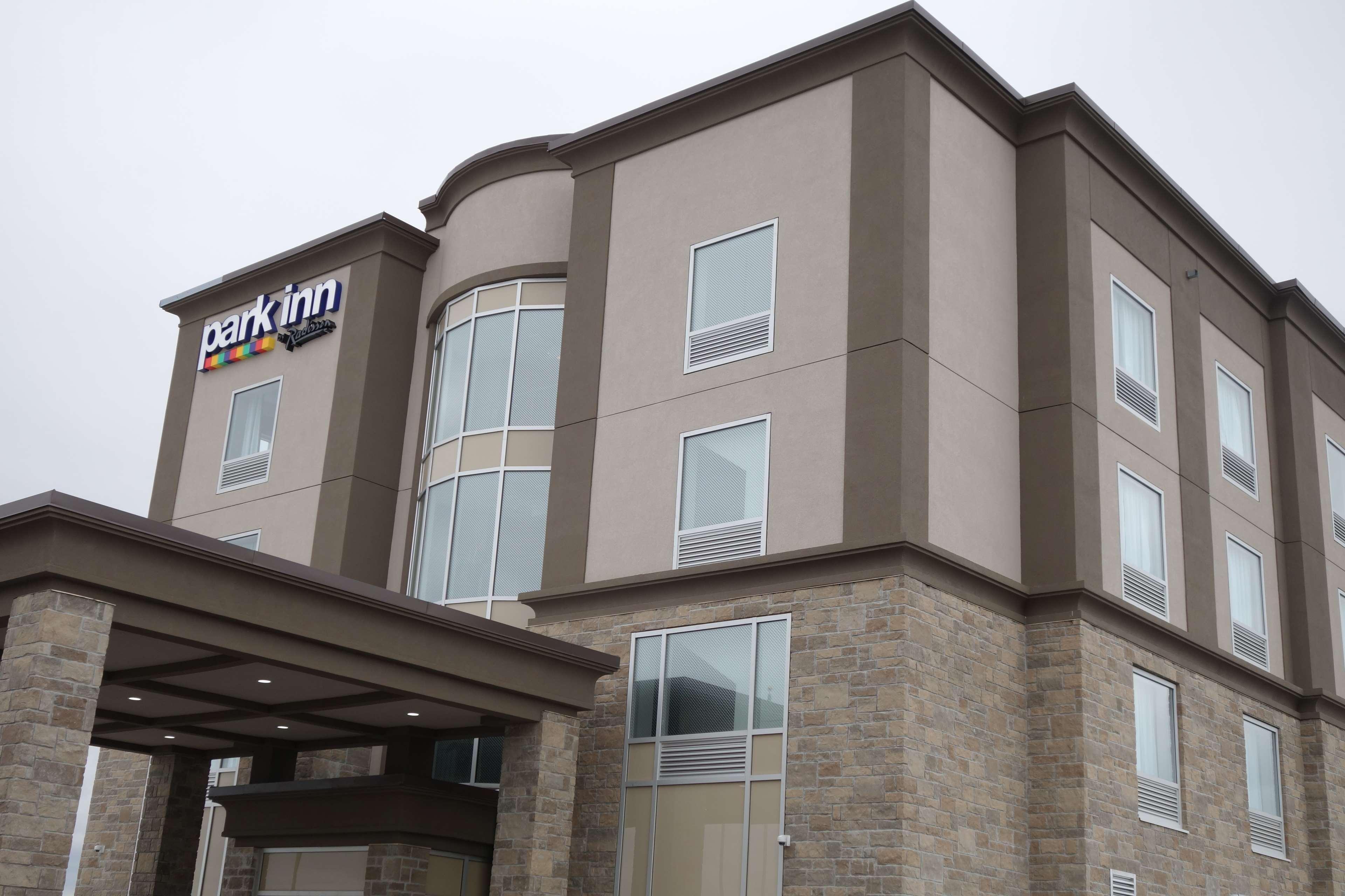 Park Inn By Radisson Brampton, On Buitenkant foto