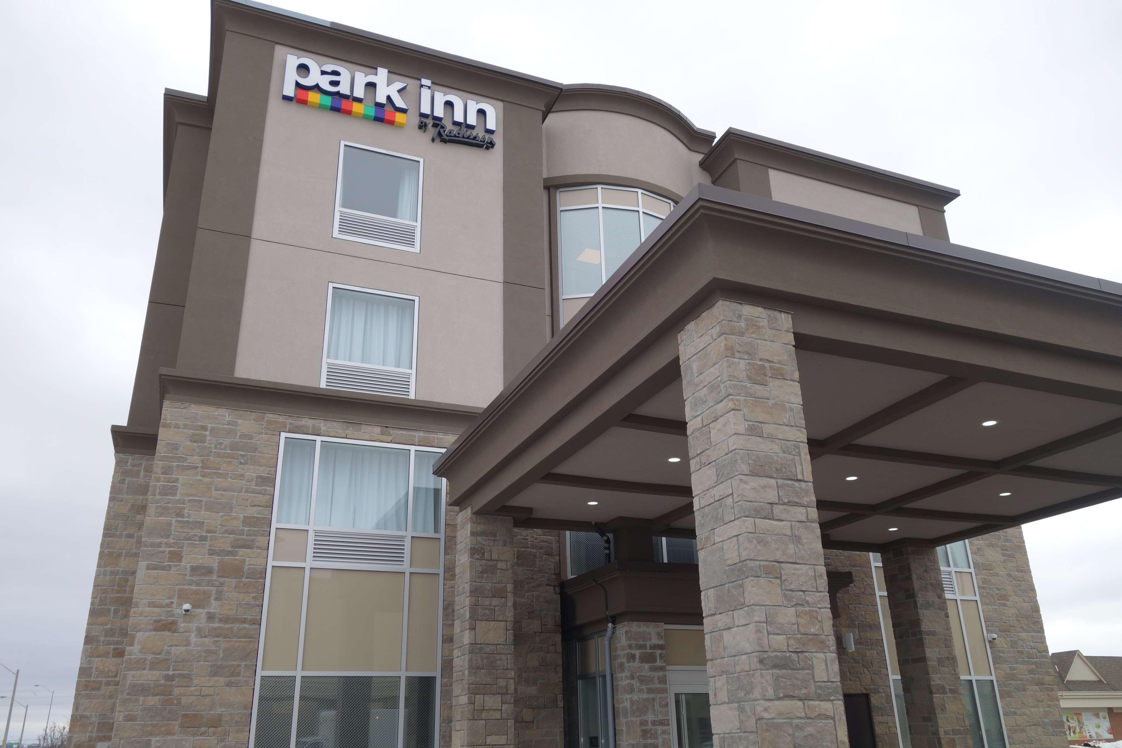 Park Inn By Radisson Brampton, On Buitenkant foto